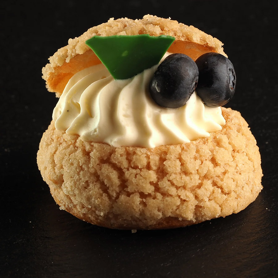 Fjær Konfekt - Bankettkaker - Profiterol blåbær al