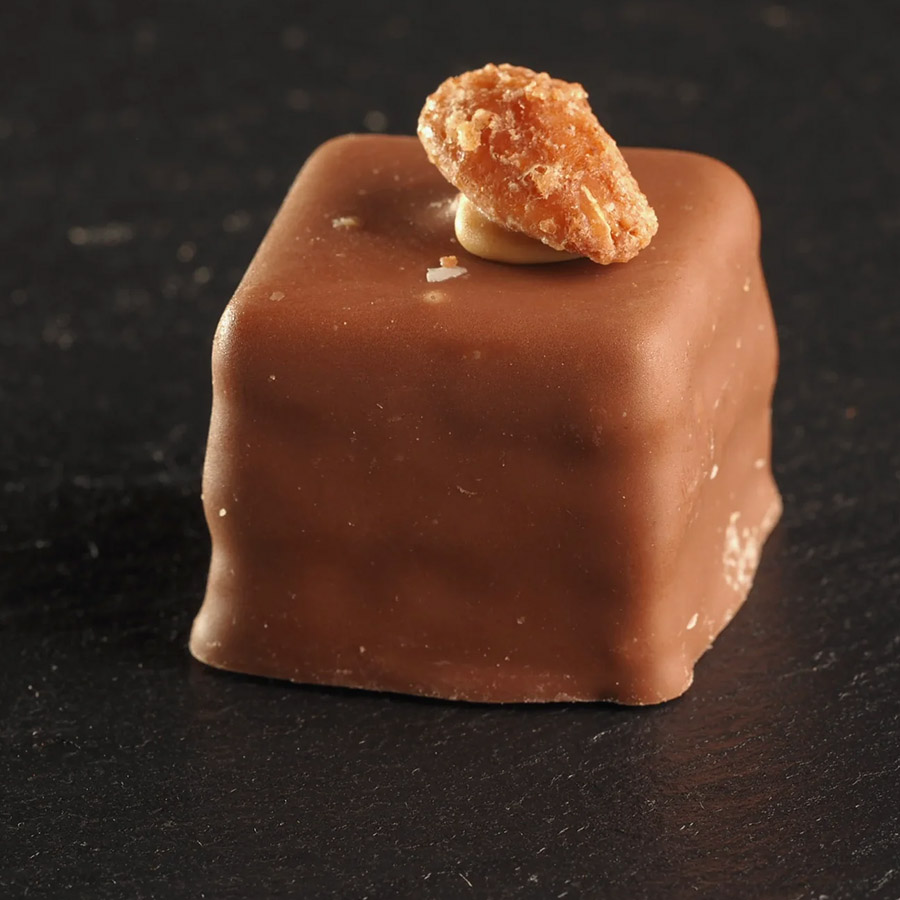 Fjær Konfekt - Bankettkaker - Sjokolade nøtt al