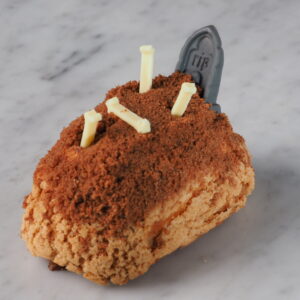 Cemetery Halloween porsjonskake med sjokolademousse og gravsteindekor