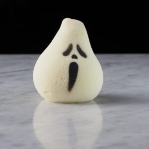 Boo Halloween porsjonskake formet som et lite spøkelse med pære og hvit sjokolade