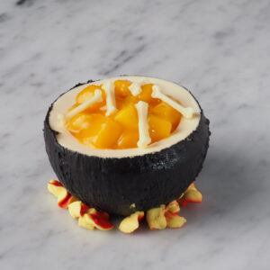 Witch’s Kettle Halloween porsjonskake med mango, pasjonsfrukt og kokos
