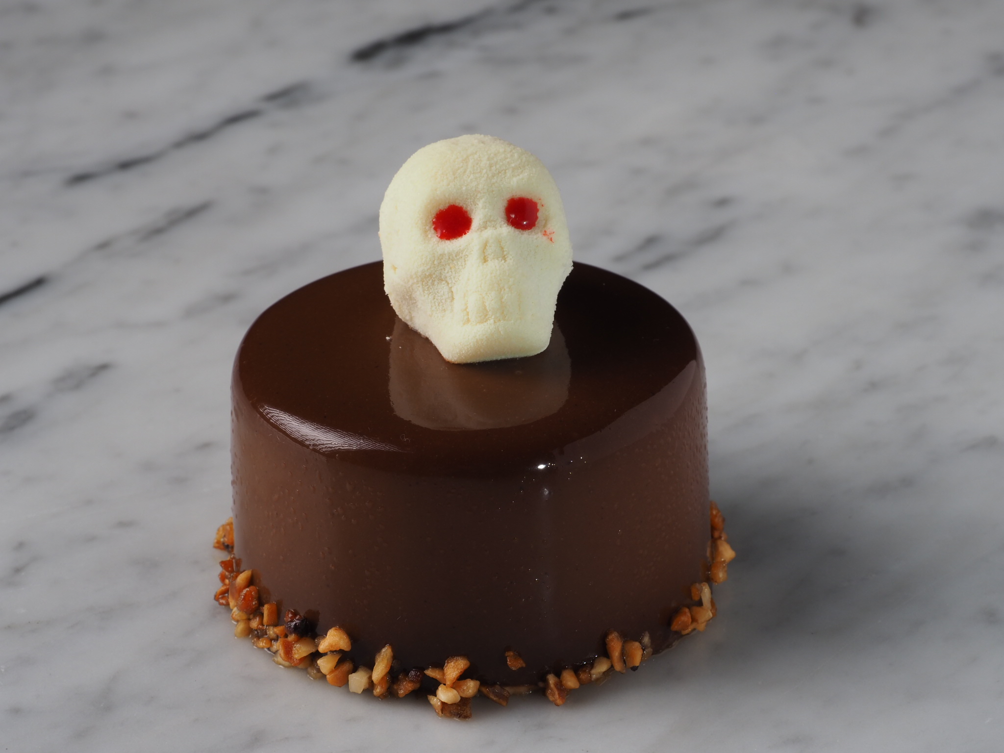 Ghost Rider Halloween porsjonskake med sjokolade, hasselnøtter og dekorativ hodeskalle